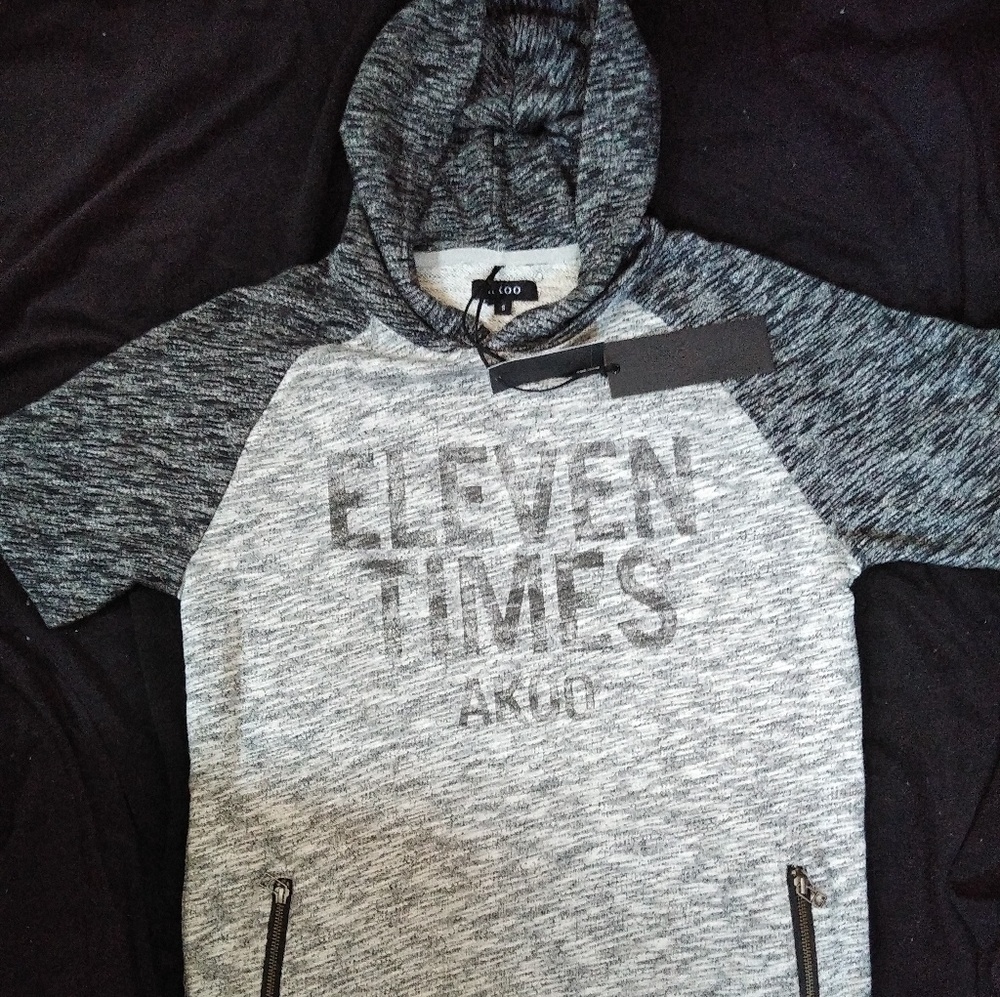 High-end hooded T-shirt